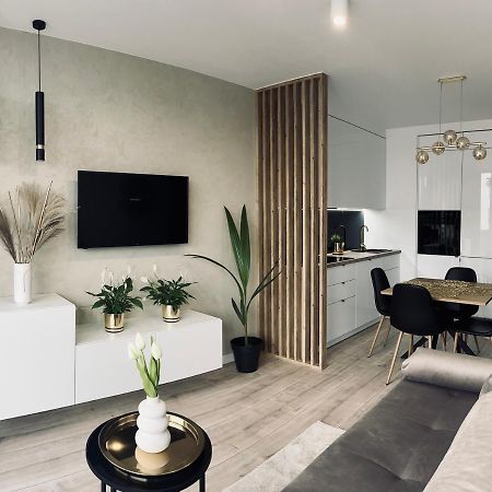 Nowoczesny Apartament Z Garazem Morelova غدانسك المظهر الخارجي الصورة